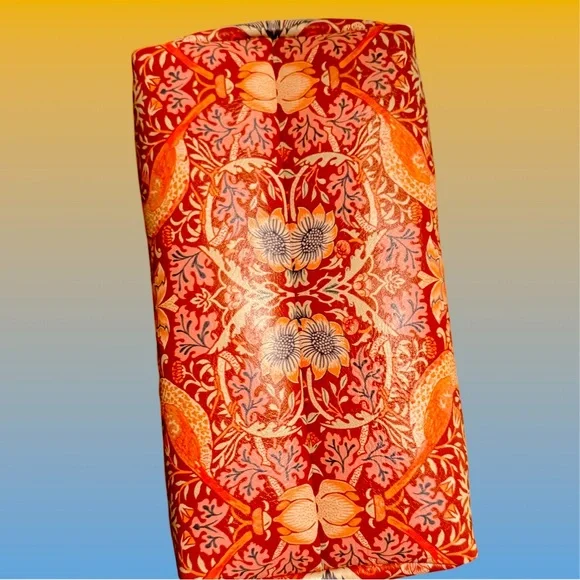 William Morris Golden Lily Large Wash Bag - Picture 4 of 5